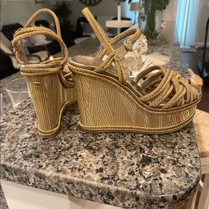 Absolutely stunning Chanel gold wedges
